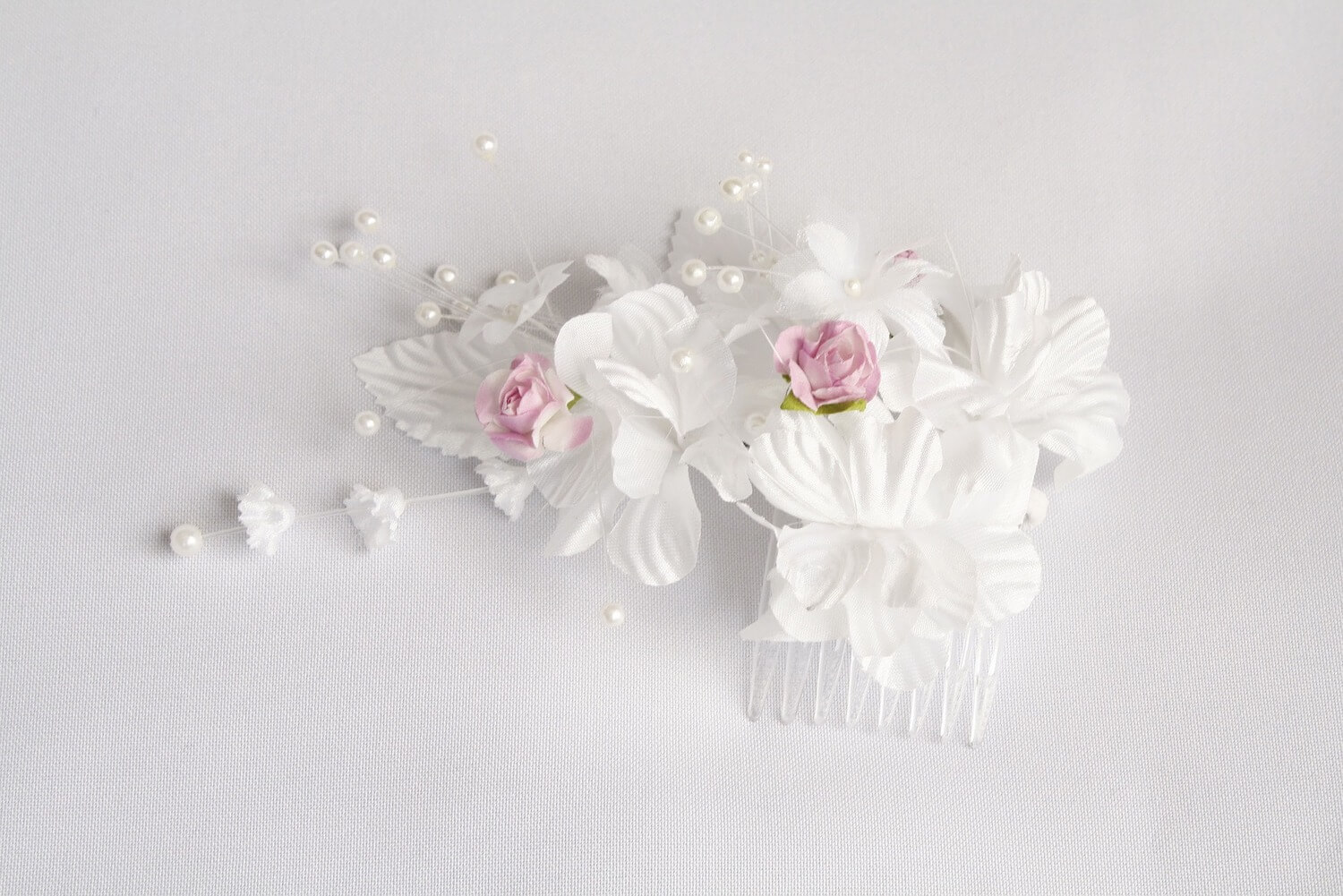 Jak wyczyścić sztuczne białe kwiaty