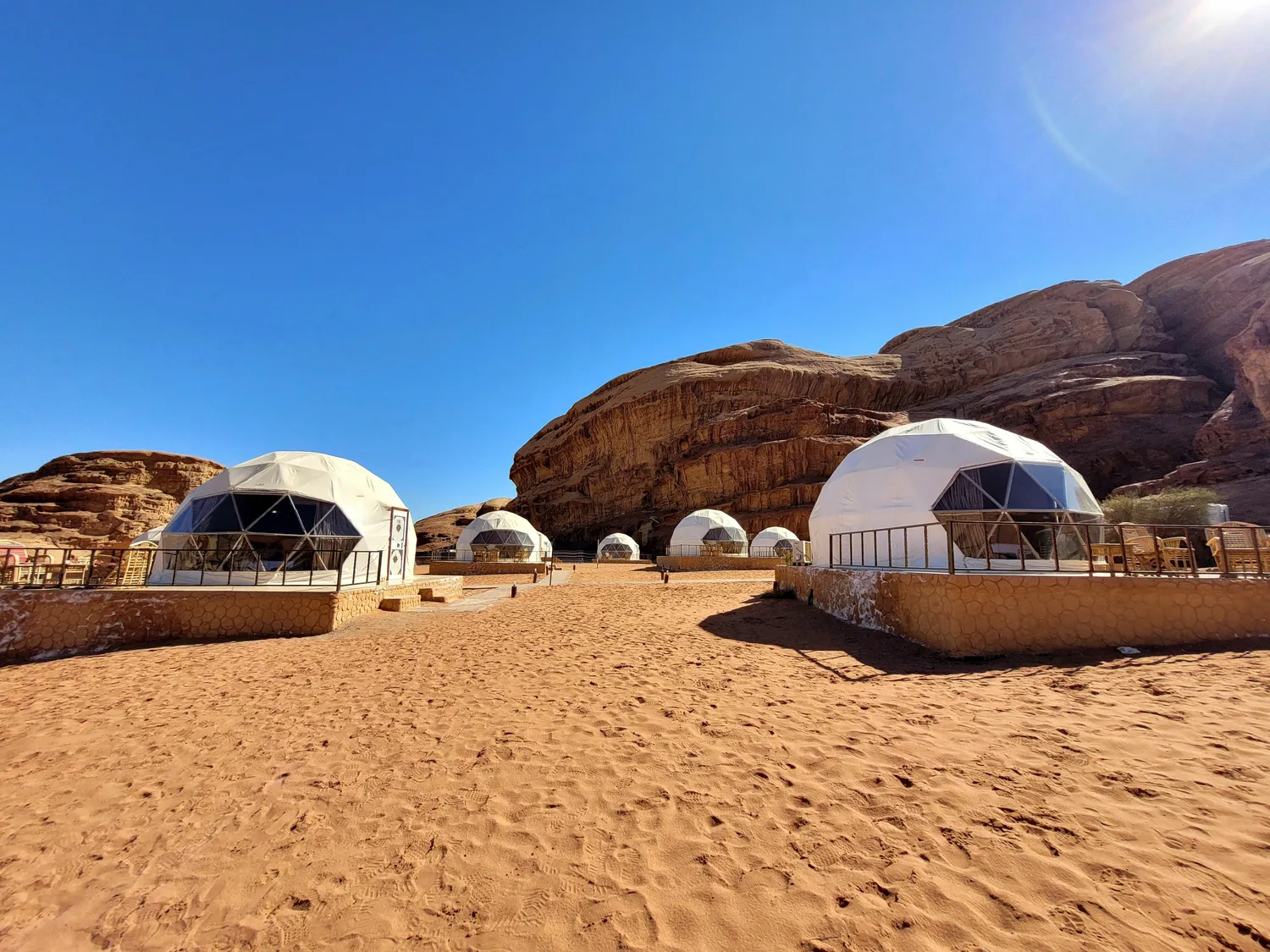Na czym polega glamping?